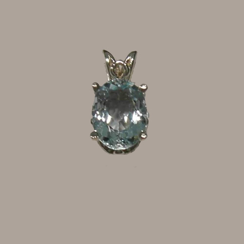 14 kt.w.g. oval Aquamarine pendant
