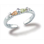 Landstrom's Black Hills Gold Sterling Silver grape and leaf band (ring)