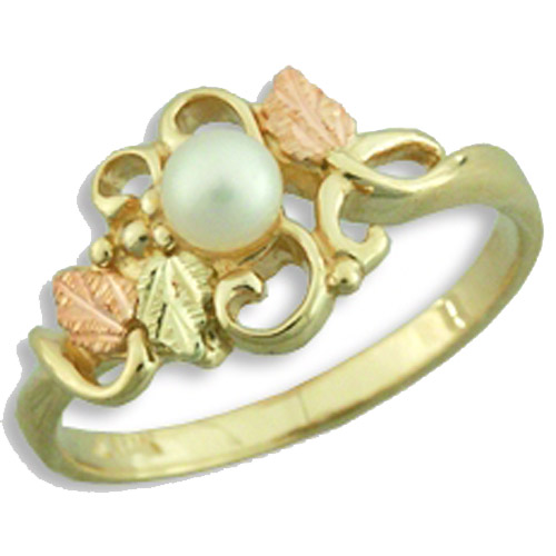 Landstrom's Black Hills Gold grape and leaf pearl ring
