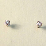 14 kt. w.g. 0.10 ct.t.w. diamond stud earrings