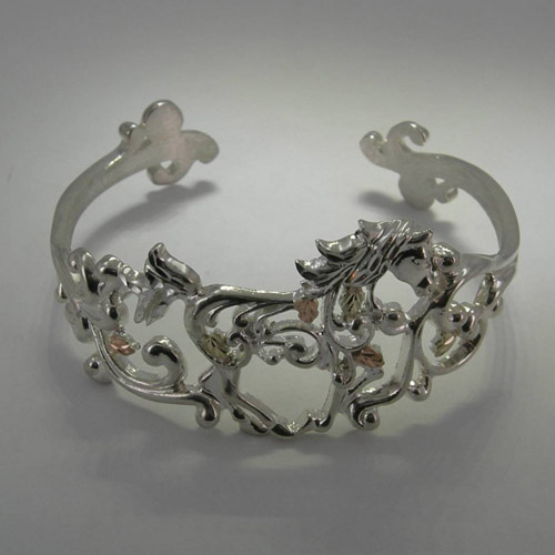 Top view of Landstroms filigree galloping horse bracelet