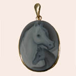 14 kt.y.g. mare and foal Agate cameo pendant