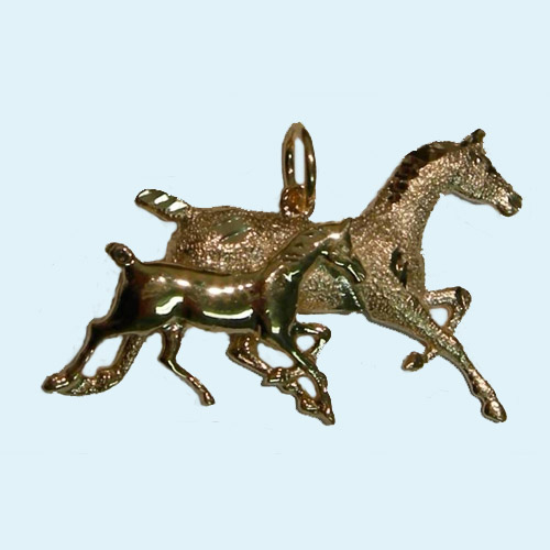 14 kt.y.g. trotting mare and foal pendant
