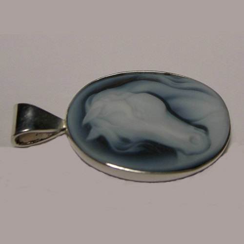 Side view of bezel set Agate cameo pendant