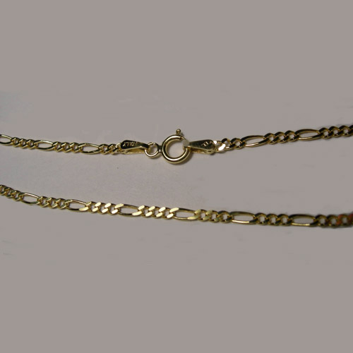 14 Kt.y.g. close up of Figaro chain