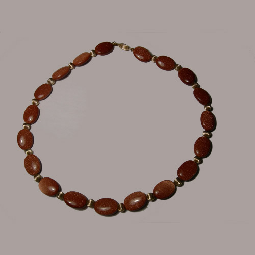14 kt.y.g. Goldstone bead necklace