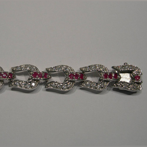 slot side of clasp of horseshoe bracelet