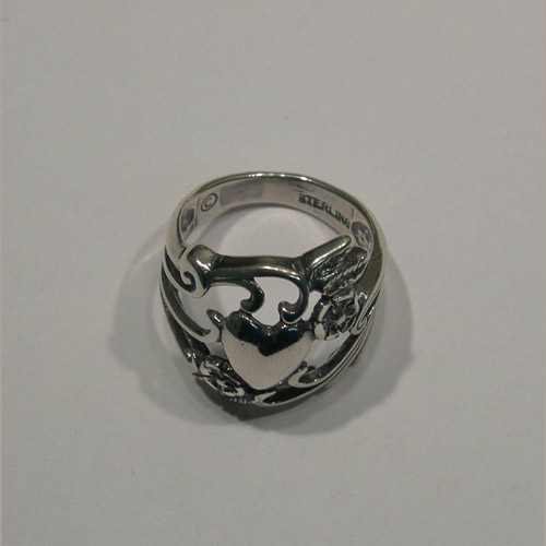 Top of Heart and flower filigree ring