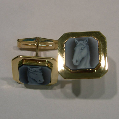 14 karat yellow gold Agate Cameo cuff links