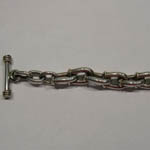 toggle clasp of horseshoe link bracelet