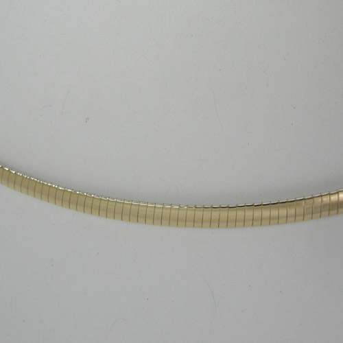 close up of 14 kt yg Omega 3mm chain