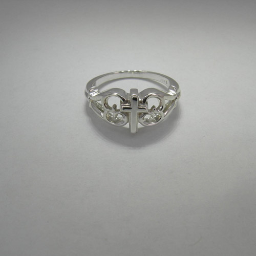 side view of filigree cross ring